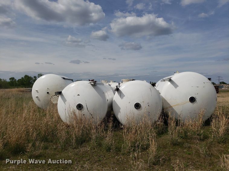 image for item DQ0575 (8) tanks