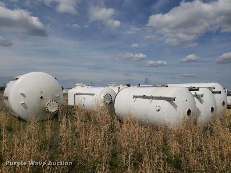 image for item DQ0575 (8) tanks