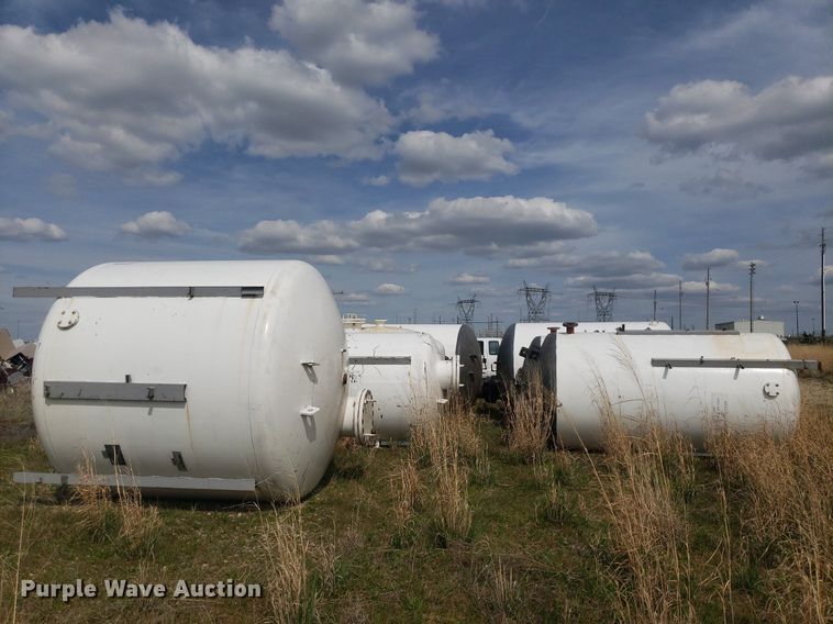 image for item DQ0575 (8) tanks