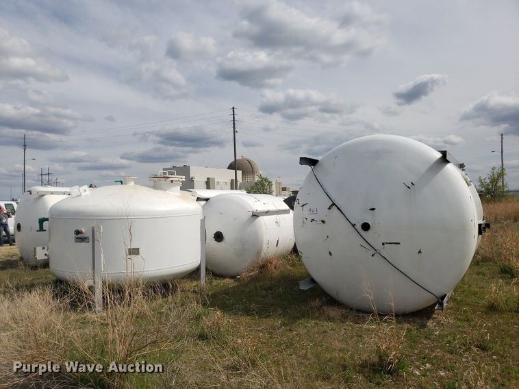 image for item DQ0575 (8) tanks