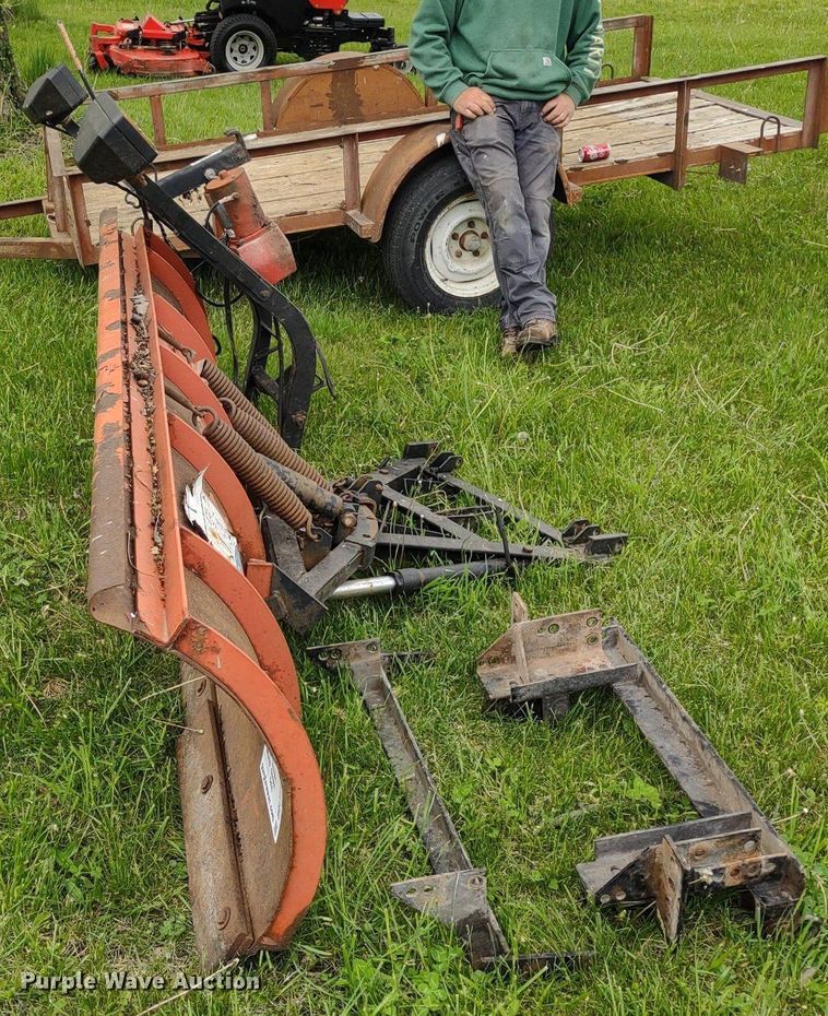 image for item DQ1711 Western  8'W snow plow