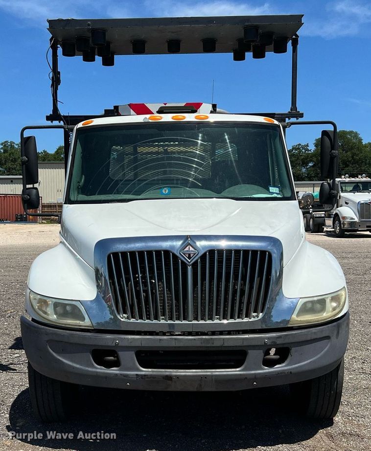 image for item DQ2045 2005 International 4300  flatbed truck with crash attenuator