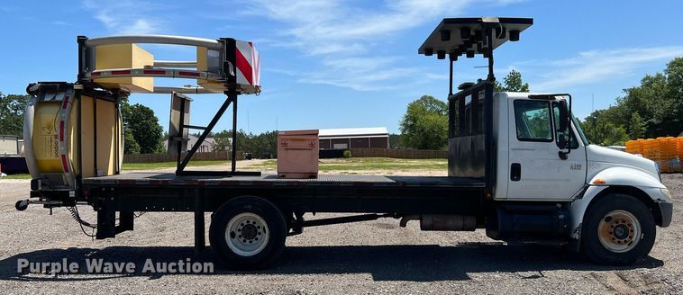 image for item DQ2045 2005 International 4300  flatbed truck with crash attenuator