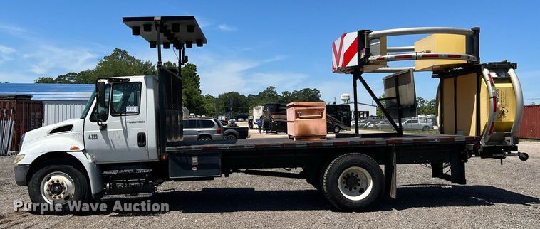 image for item DQ2045 2005 International 4300  flatbed truck with crash attenuator