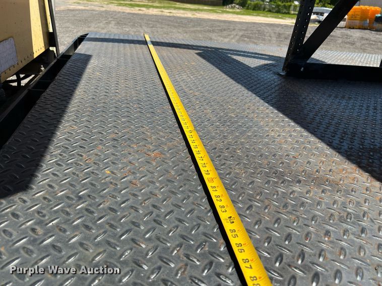 image for item DQ2045 2005 International 4300  flatbed truck with crash attenuator