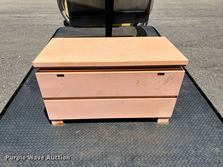 image for item DQ2045 2005 International 4300  flatbed truck with crash attenuator