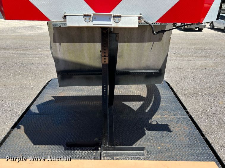 image for item DQ2045 2005 International 4300  flatbed truck with crash attenuator