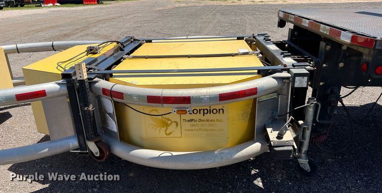 image for item DQ2045 2005 International 4300  flatbed truck with crash attenuator