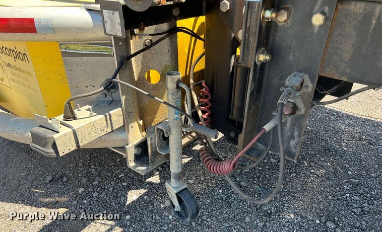 image for item DQ2045 2005 International 4300  flatbed truck with crash attenuator