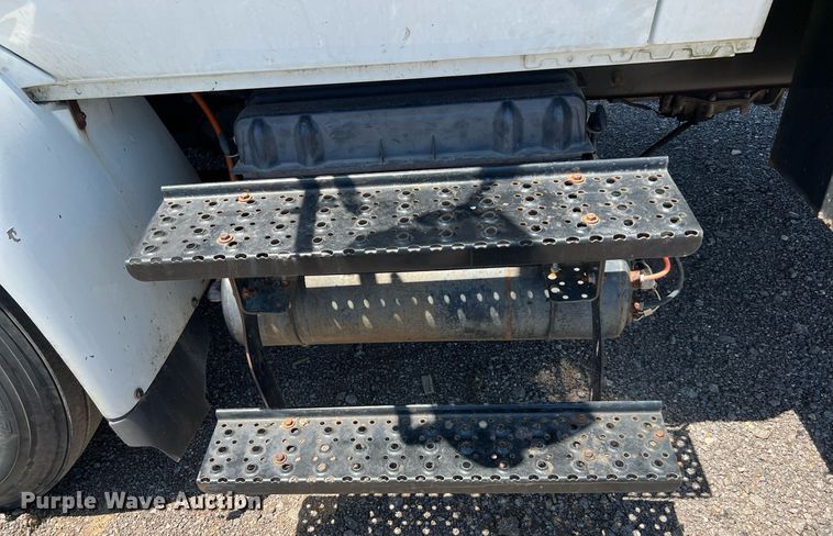 image for item DQ2045 2005 International 4300  flatbed truck with crash attenuator