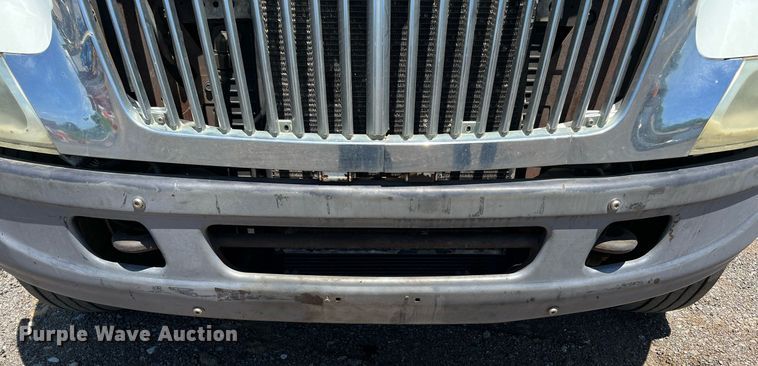 image for item DQ2045 2005 International 4300  flatbed truck with crash attenuator