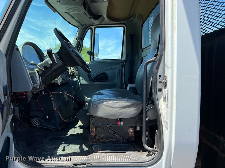 image for item DQ2045 2005 International 4300  flatbed truck with crash attenuator