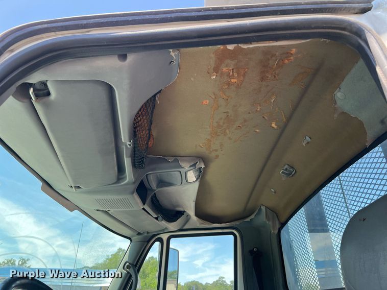 image for item DQ2045 2005 International 4300  flatbed truck with crash attenuator