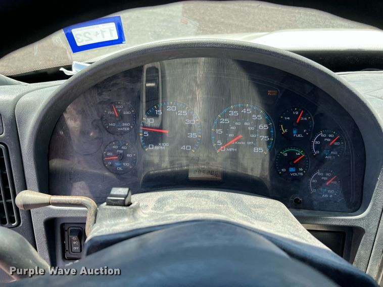 image for item DQ2045 2005 International 4300  flatbed truck with crash attenuator