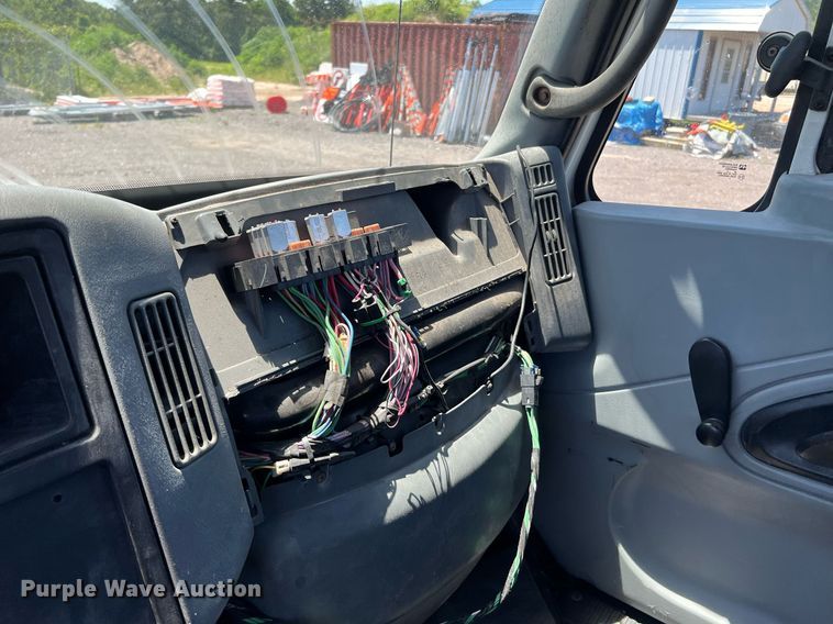 image for item DQ2045 2005 International 4300  flatbed truck with crash attenuator