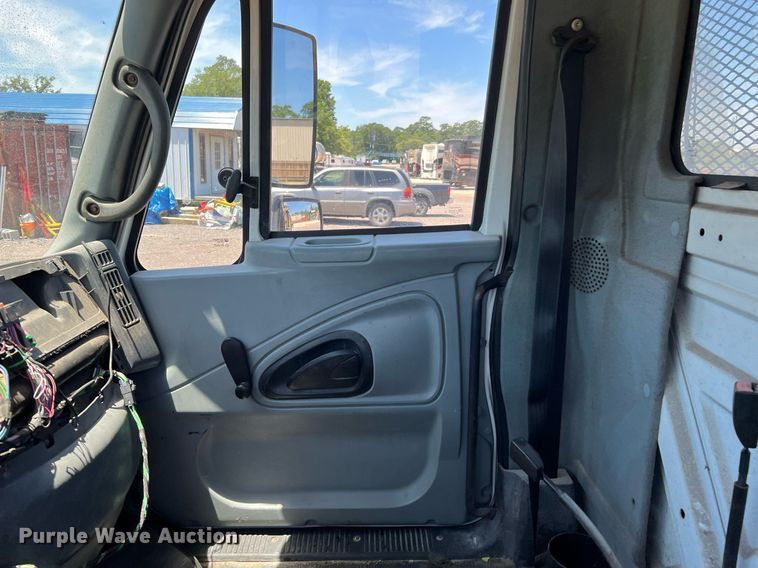 image for item DQ2045 2005 International 4300  flatbed truck with crash attenuator