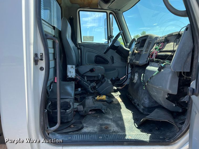 image for item DQ2045 2005 International 4300  flatbed truck with crash attenuator