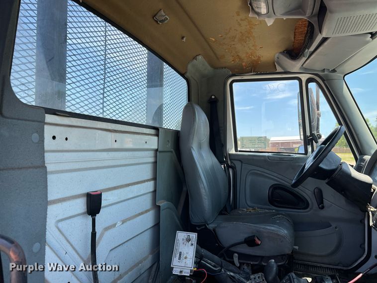 image for item DQ2045 2005 International 4300  flatbed truck with crash attenuator