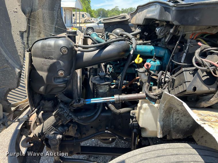 image for item DQ2045 2005 International 4300  flatbed truck with crash attenuator