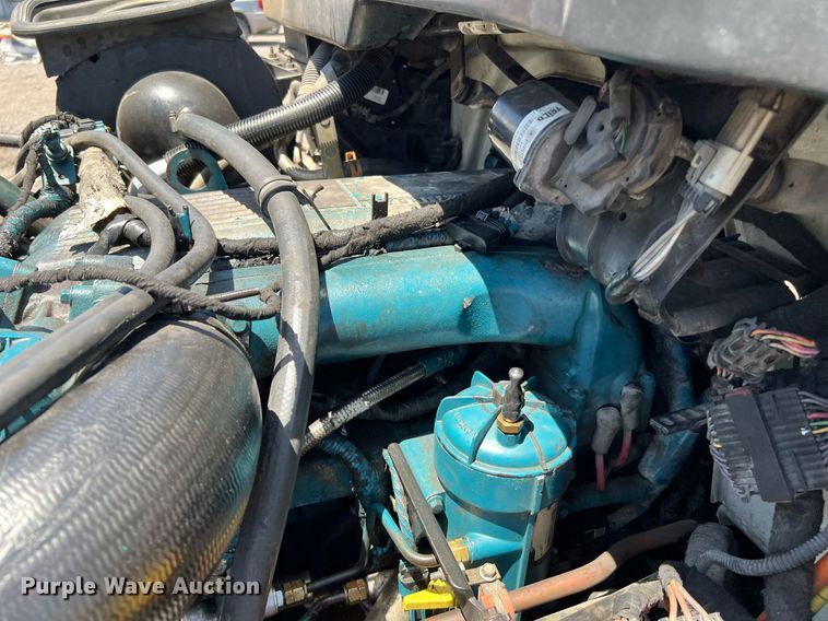 image for item DQ2045 2005 International 4300  flatbed truck with crash attenuator