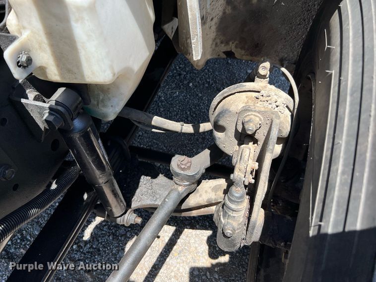 image for item DQ2045 2005 International 4300  flatbed truck with crash attenuator