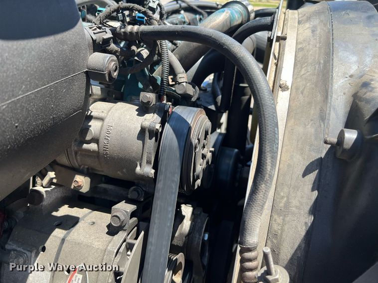 image for item DQ2045 2005 International 4300  flatbed truck with crash attenuator