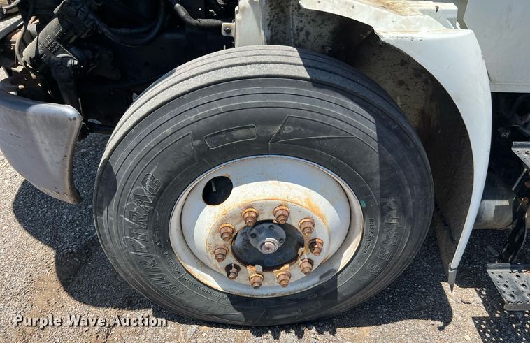 image for item DQ2045 2005 International 4300  flatbed truck with crash attenuator