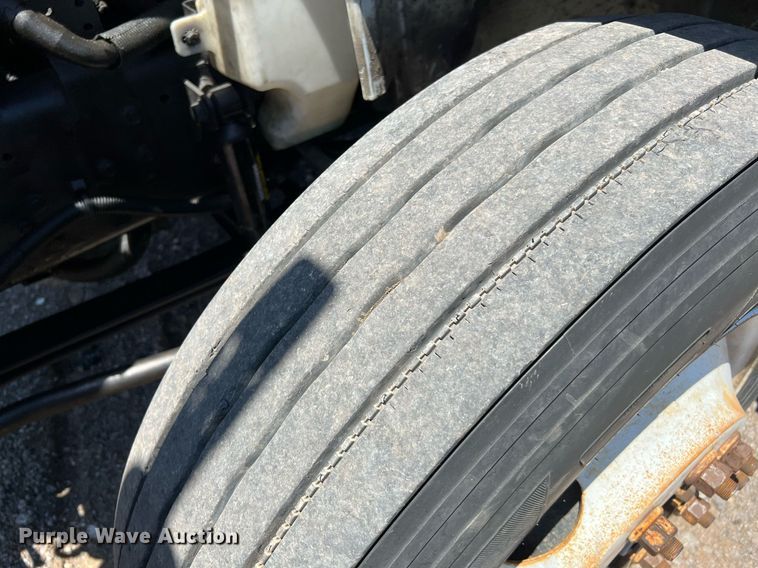 image for item DQ2045 2005 International 4300  flatbed truck with crash attenuator