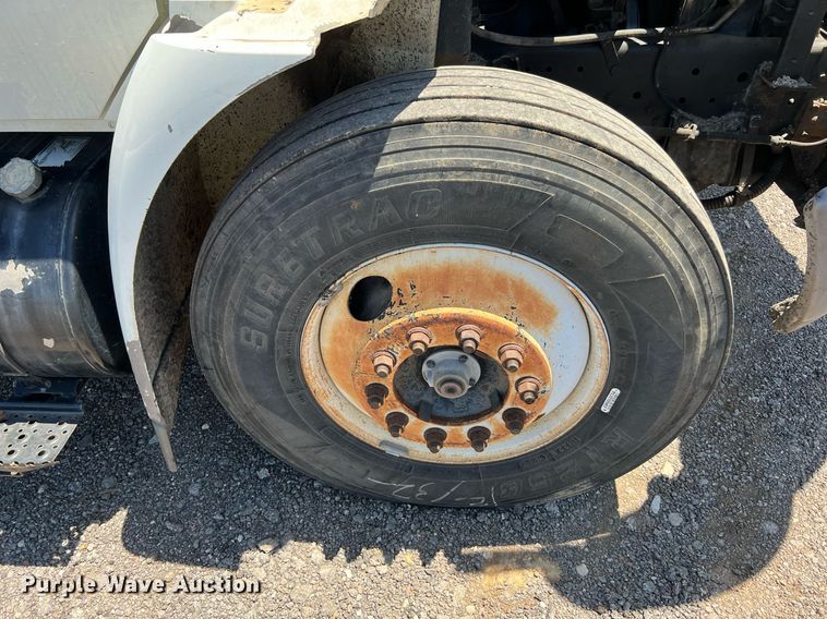 image for item DQ2045 2005 International 4300  flatbed truck with crash attenuator