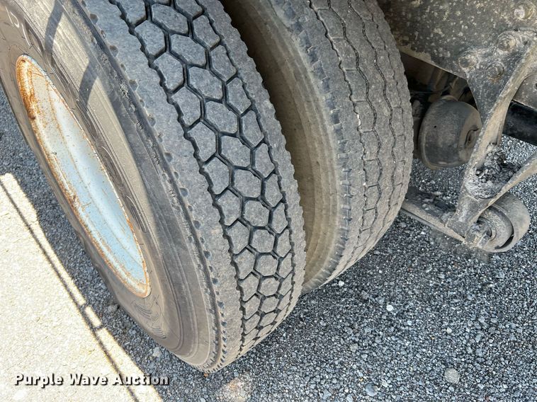 image for item DQ2045 2005 International 4300  flatbed truck with crash attenuator