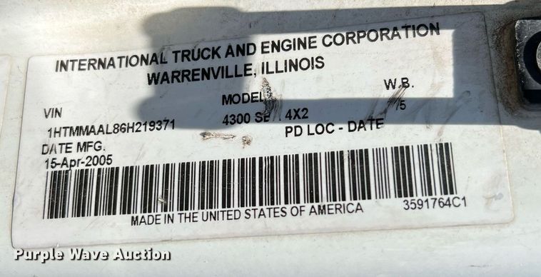 image for item DQ2045 2005 International 4300  flatbed truck with crash attenuator
