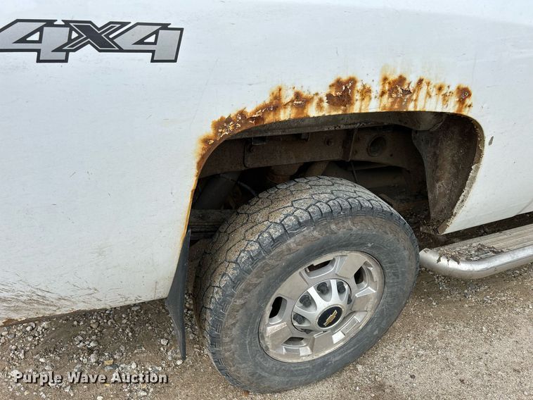 image for item DR4607 2013 Chevrolet Silverado 2500HD LT  Ext. Cab pickup truck