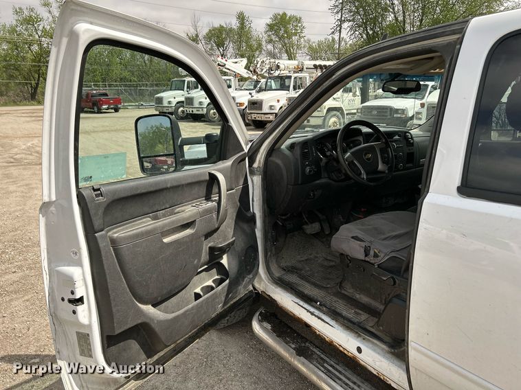 image for item DR4607 2013 Chevrolet Silverado 2500HD LT  Ext. Cab pickup truck