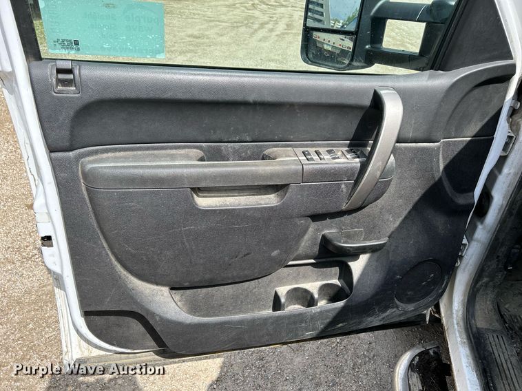 image for item DR4607 2013 Chevrolet Silverado 2500HD LT  Ext. Cab pickup truck