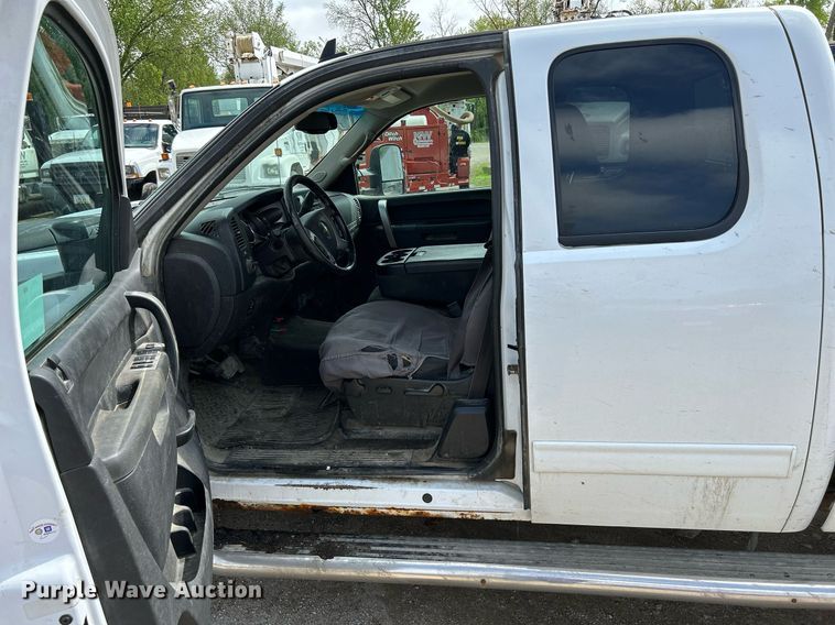 image for item DR4607 2013 Chevrolet Silverado 2500HD LT  Ext. Cab pickup truck