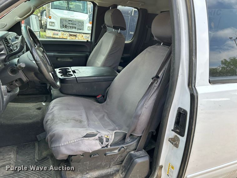 image for item DR4607 2013 Chevrolet Silverado 2500HD LT  Ext. Cab pickup truck