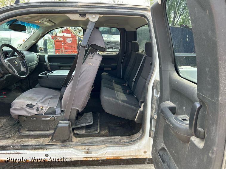 image for item DR4607 2013 Chevrolet Silverado 2500HD LT  Ext. Cab pickup truck