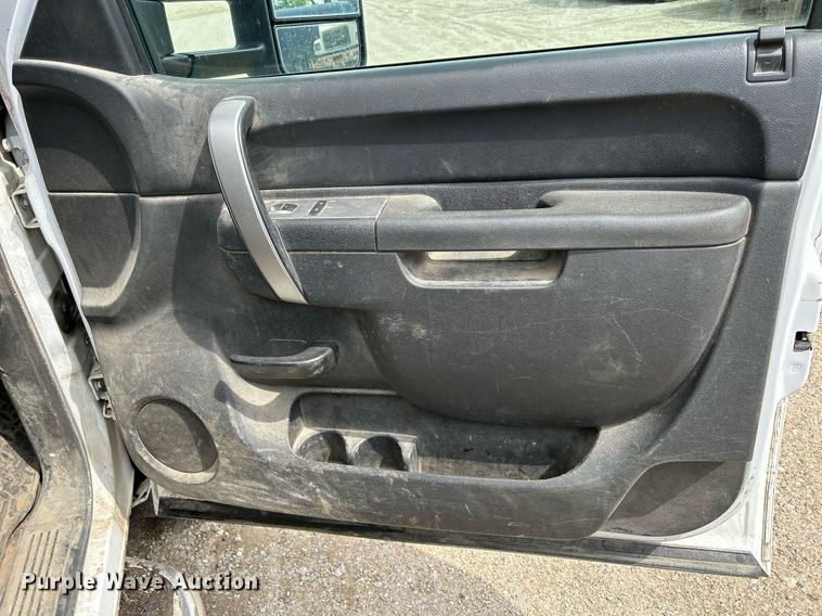 image for item DR4607 2013 Chevrolet Silverado 2500HD LT  Ext. Cab pickup truck