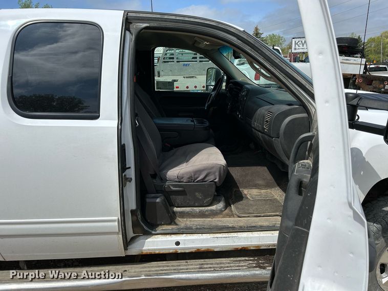 image for item DR4607 2013 Chevrolet Silverado 2500HD LT  Ext. Cab pickup truck