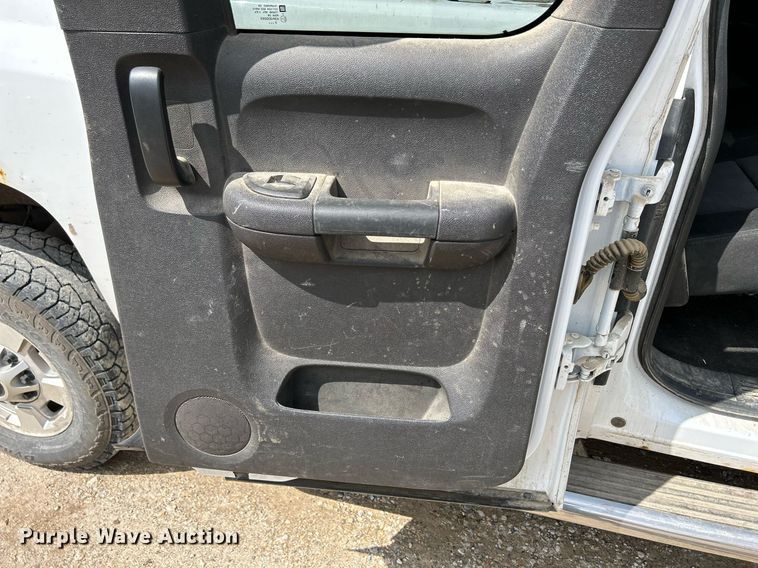 image for item DR4607 2013 Chevrolet Silverado 2500HD LT  Ext. Cab pickup truck