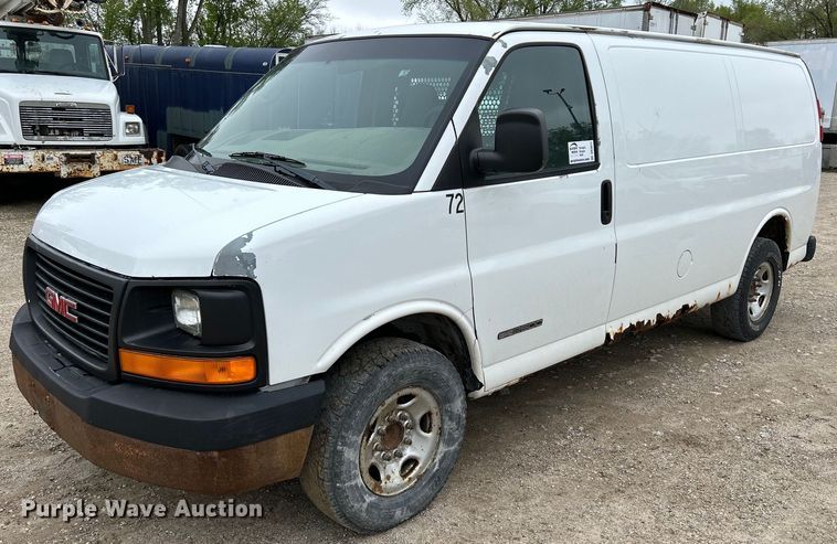 image for item DR4611 2004 GMC Savana G2500  van