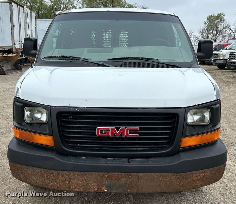 image for item DR4611 2004 GMC Savana G2500  van