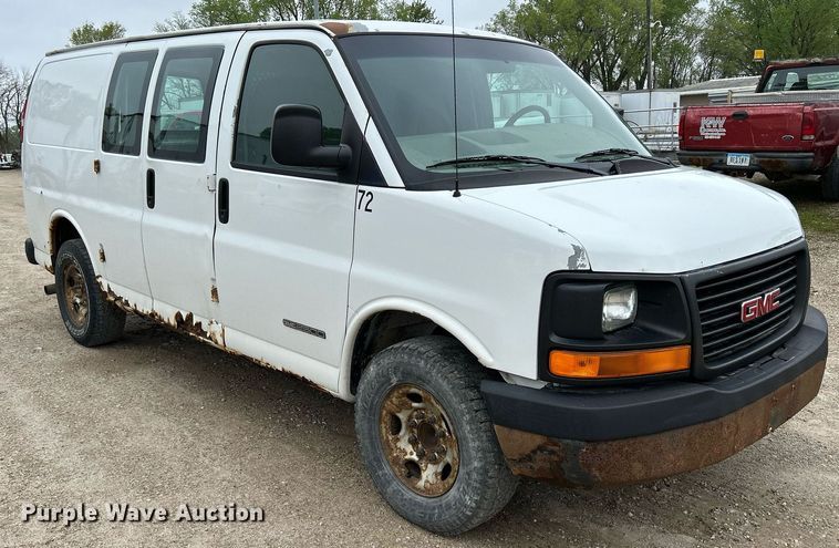 image for item DR4611 2004 GMC Savana G2500  van