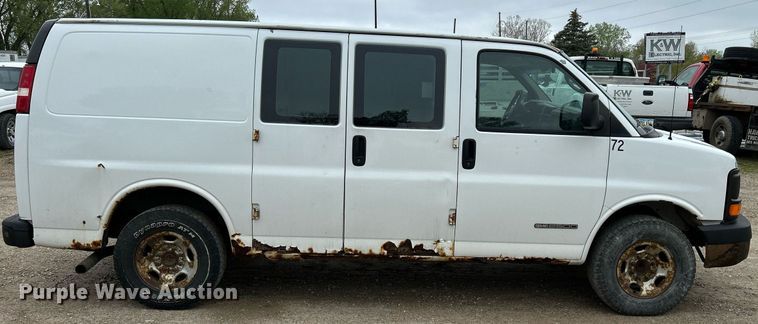 image for item DR4611 2004 GMC Savana G2500  van