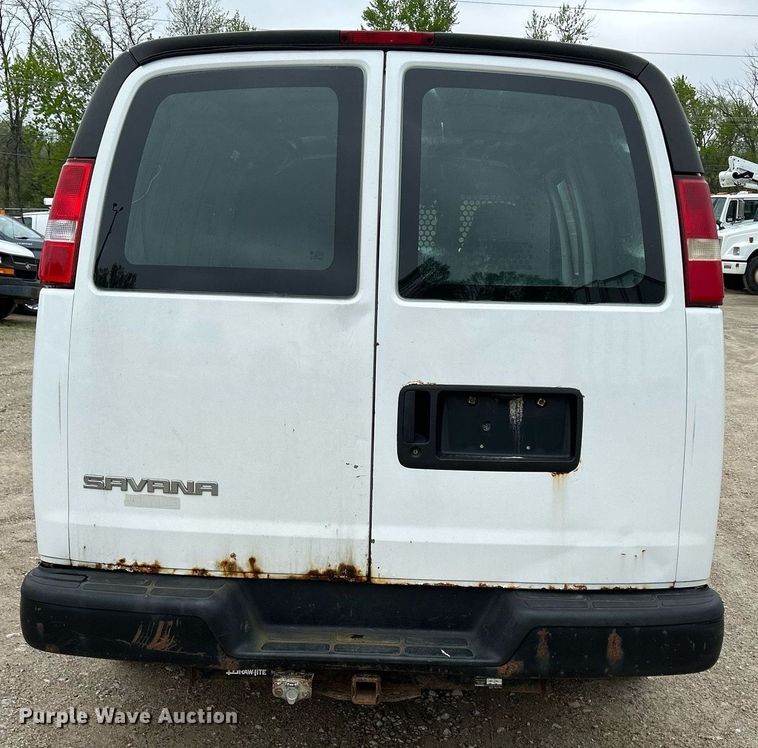 image for item DR4611 2004 GMC Savana G2500  van