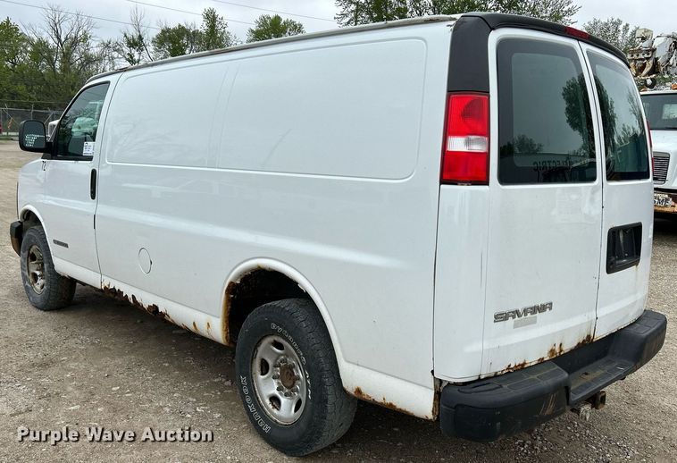 image for item DR4611 2004 GMC Savana G2500  van
