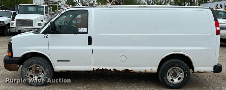 image for item DR4611 2004 GMC Savana G2500  van