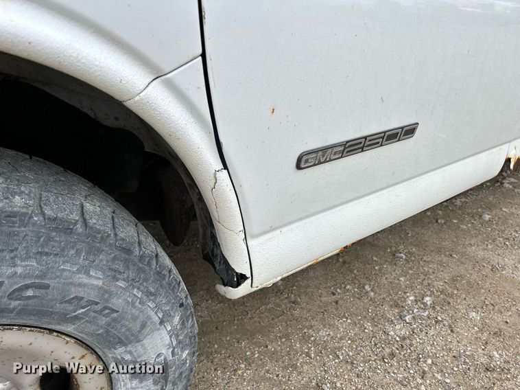 image for item DR4611 2004 GMC Savana G2500  van