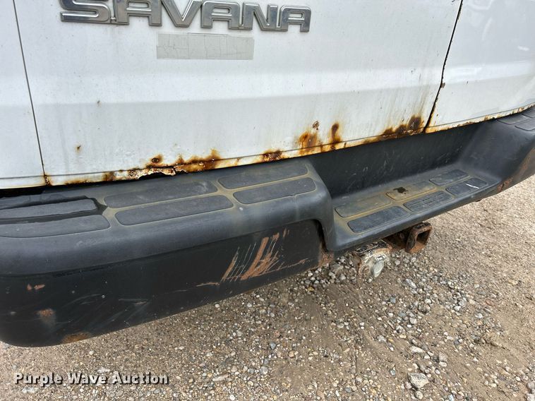image for item DR4611 2004 GMC Savana G2500  van