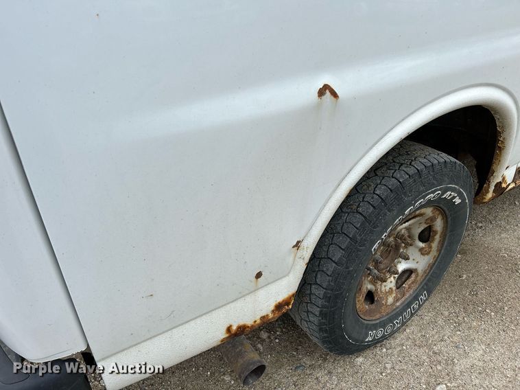 image for item DR4611 2004 GMC Savana G2500  van